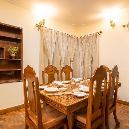 Stayvista At Pinewood Villa - Pet Friendly Villa With Lawn & Pool Table Srīnagar Екстериор снимка