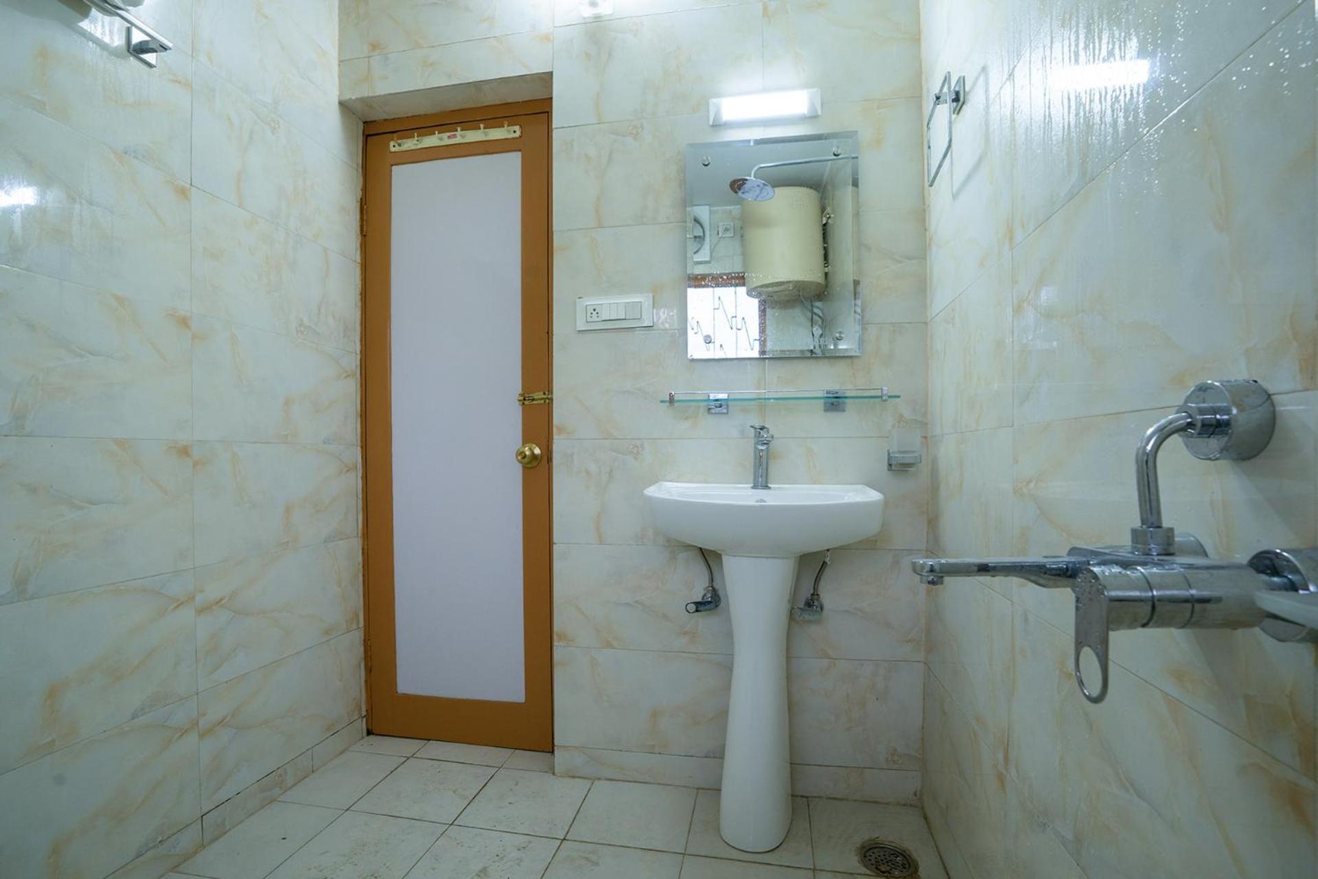 Stayvista At Pinewood Villa - Pet Friendly Villa With Lawn & Pool Table Srīnagar Екстериор снимка