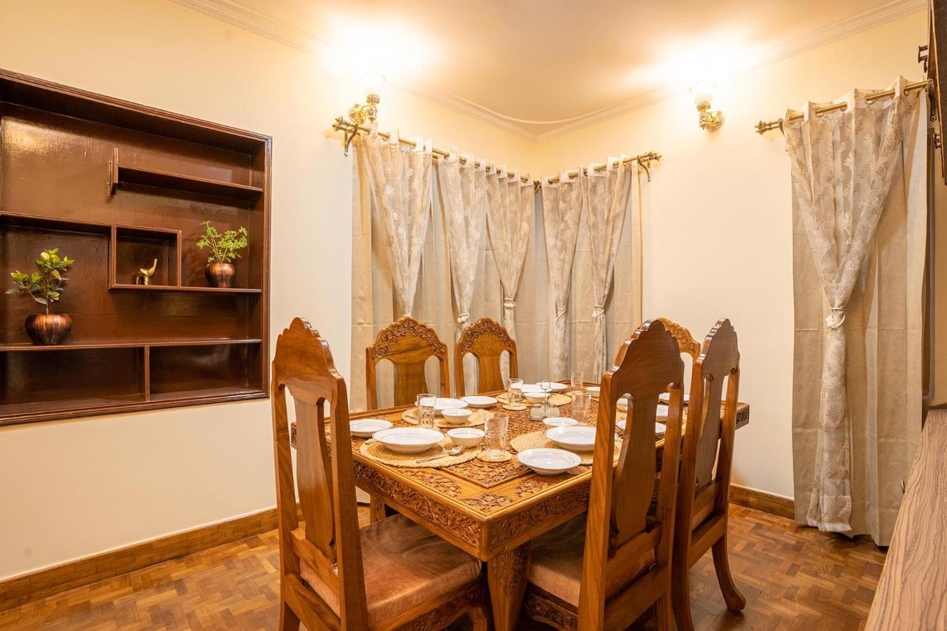 Stayvista At Pinewood Villa - Pet Friendly Villa With Lawn & Pool Table Srīnagar Екстериор снимка