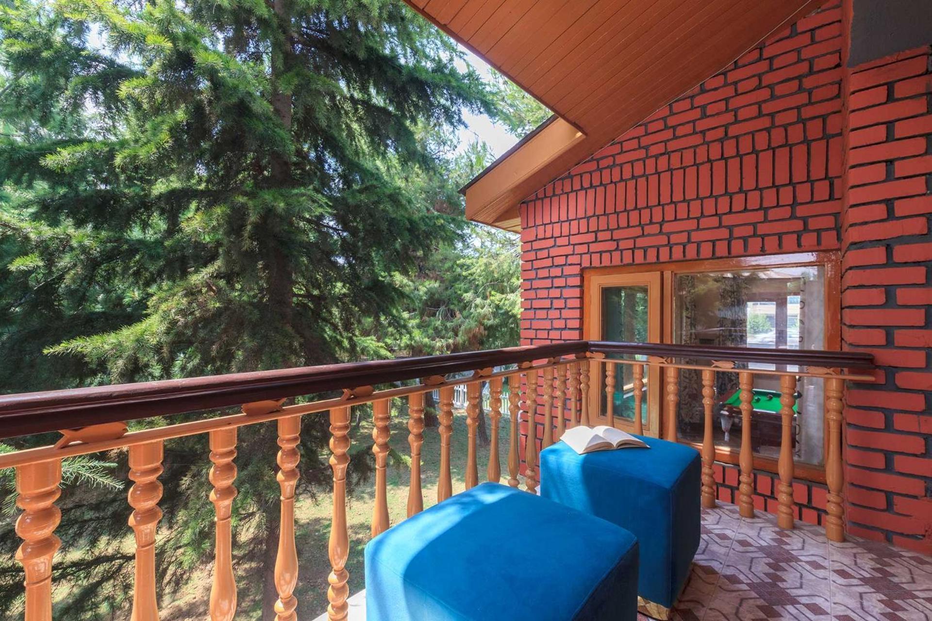 Stayvista At Pinewood Villa - Pet Friendly Villa With Lawn & Pool Table Srīnagar Екстериор снимка
