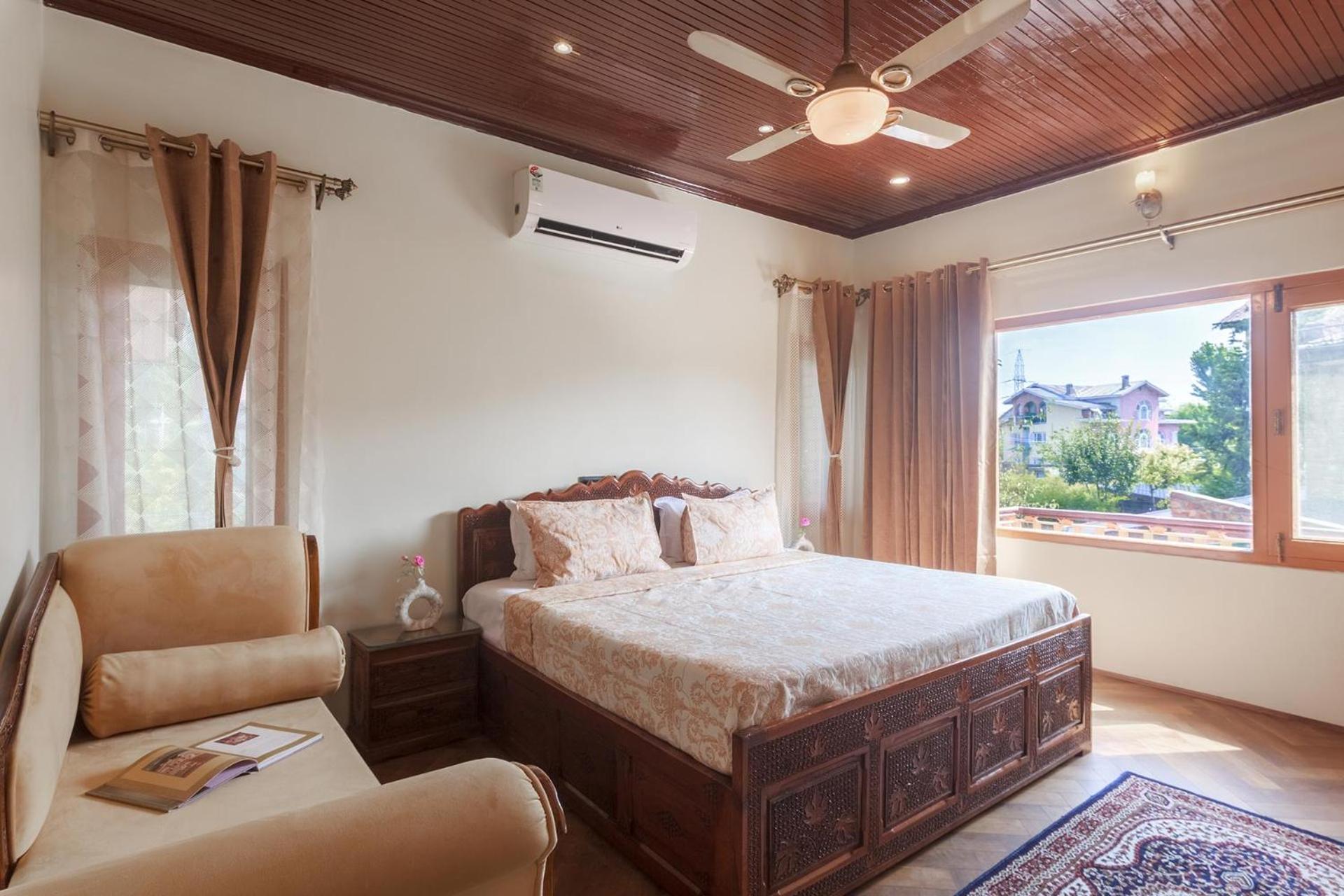 Stayvista At Pinewood Villa - Pet Friendly Villa With Lawn & Pool Table Srīnagar Екстериор снимка
