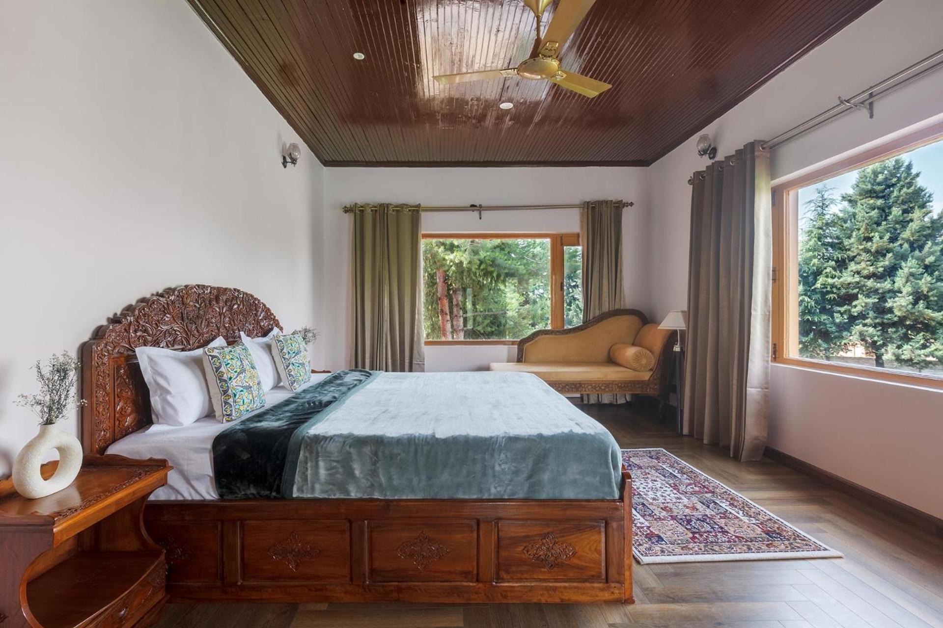 Stayvista At Pinewood Villa - Pet Friendly Villa With Lawn & Pool Table Srīnagar Екстериор снимка