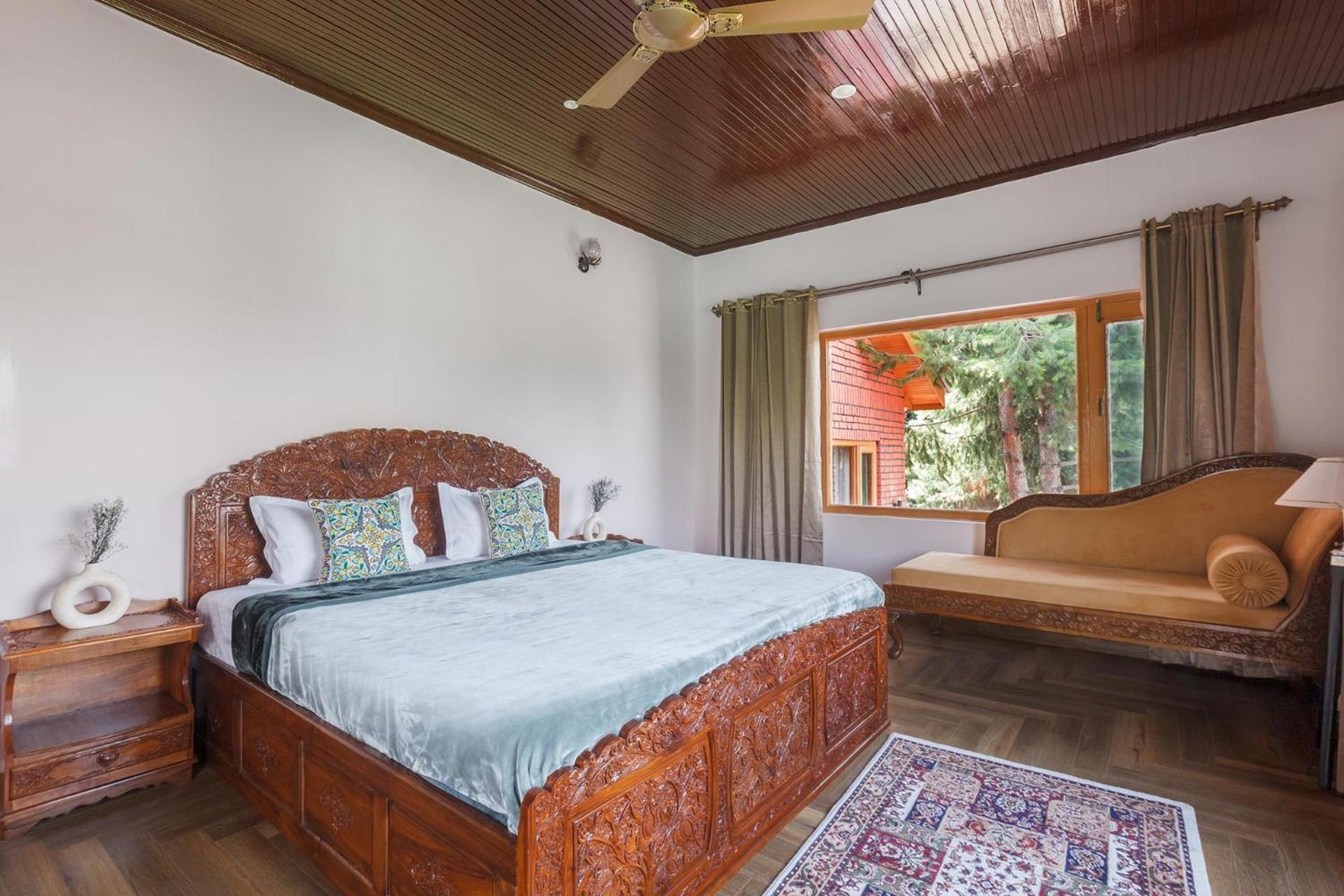 Stayvista At Pinewood Villa - Pet Friendly Villa With Lawn & Pool Table Srīnagar Екстериор снимка