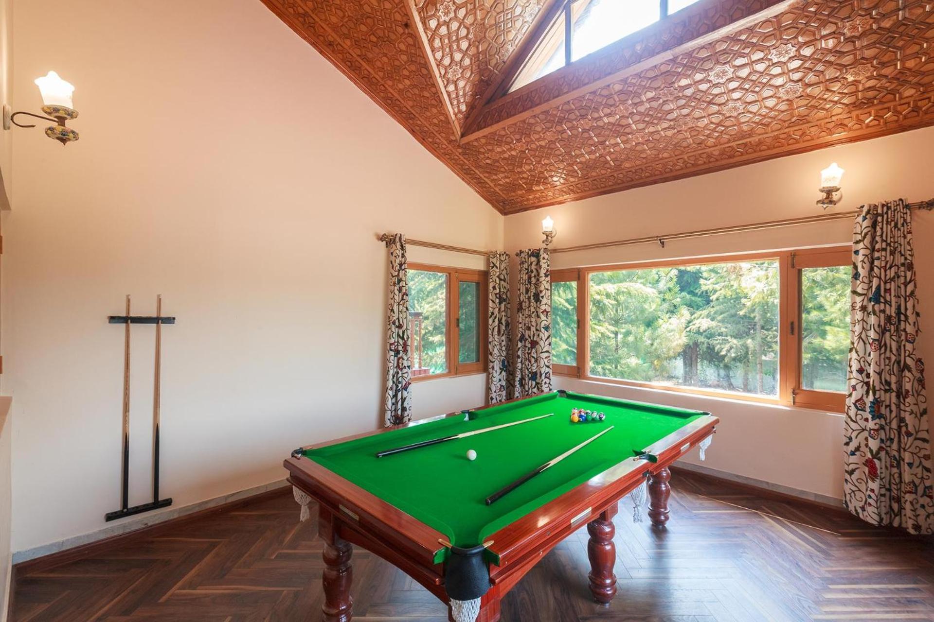 Stayvista At Pinewood Villa - Pet Friendly Villa With Lawn & Pool Table Srīnagar Екстериор снимка