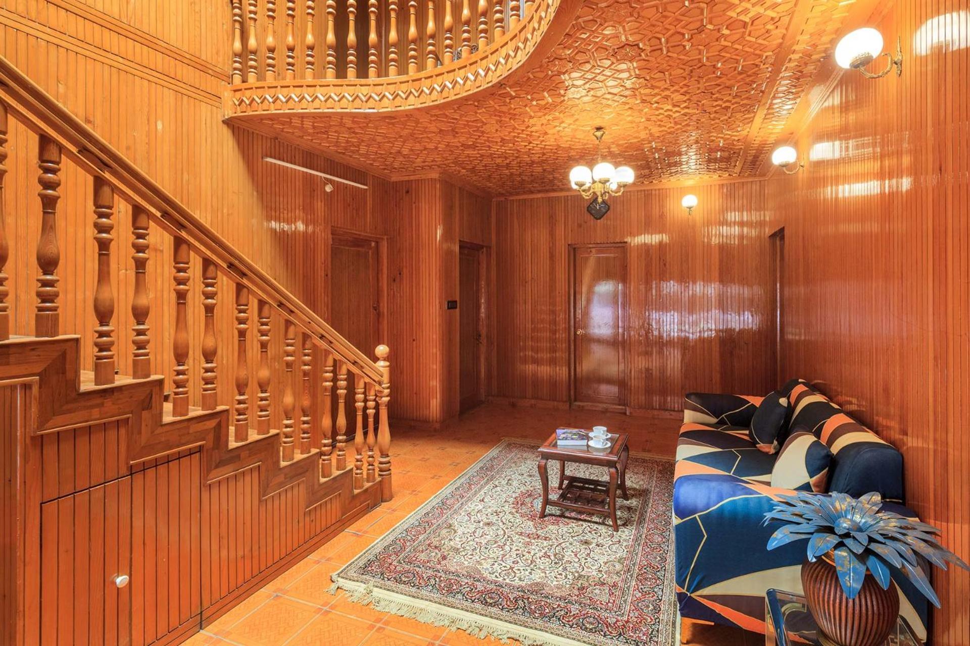 Stayvista At Pinewood Villa - Pet Friendly Villa With Lawn & Pool Table Srīnagar Екстериор снимка