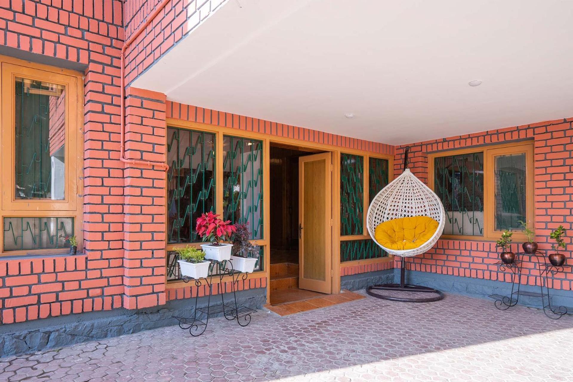 Stayvista At Pinewood Villa - Pet Friendly Villa With Lawn & Pool Table Srīnagar Екстериор снимка